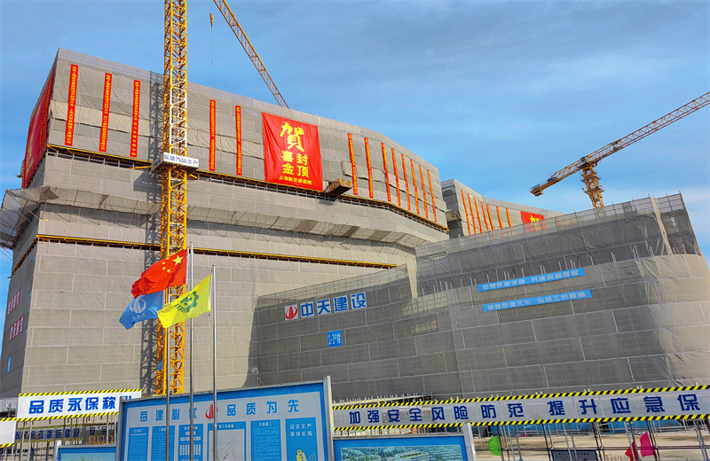 2024年10月30日，9001DCC金沙三建上海新华泰医院项目主体封顶。
